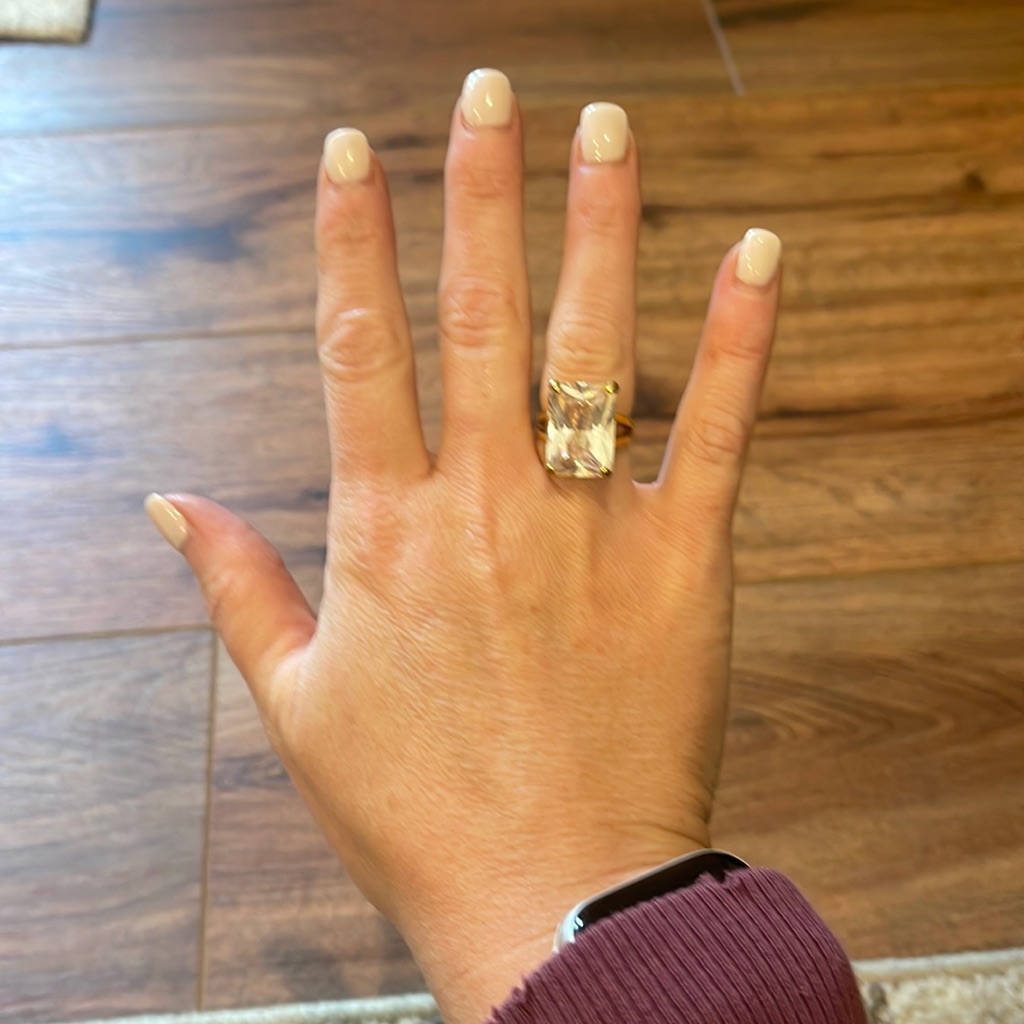 Costume Jewelry Gold Ring 8$